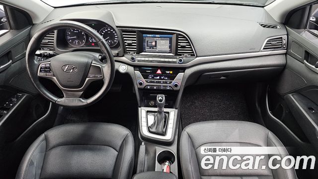 Hyundai AVANTE 2017 — photo 10