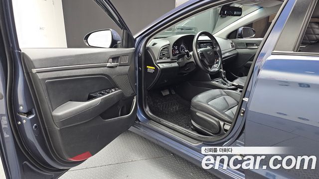 Hyundai AVANTE 2017 — photo 13