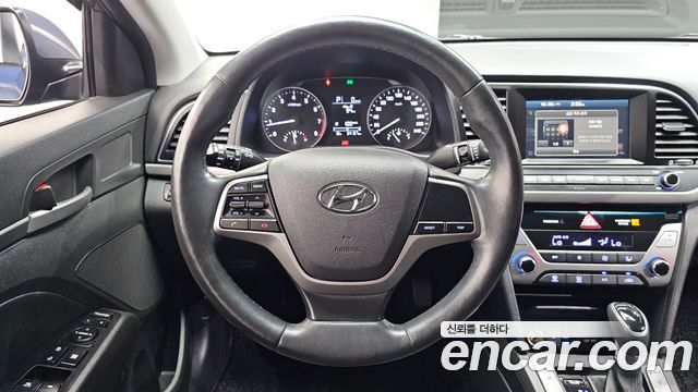 Hyundai AVANTE 2017 — photo 19