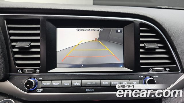 Hyundai AVANTE 2017 — photo 21