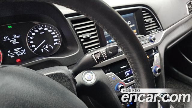 Hyundai AVANTE 2017 — photo 24