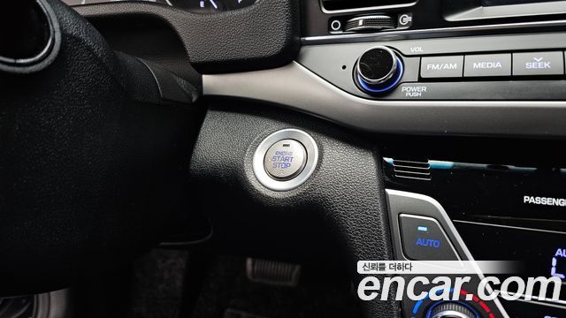 Hyundai AVANTE 2017 — photo 25