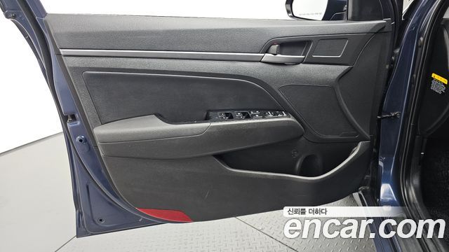Hyundai AVANTE 2017 — photo 14