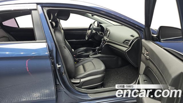 Hyundai AVANTE 2017 — photo 16