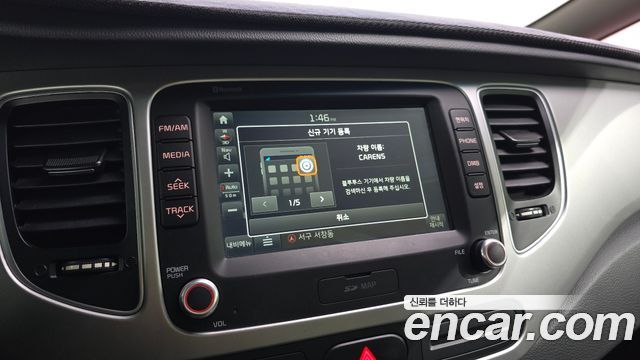 Kia Carens 2018 — photo 22