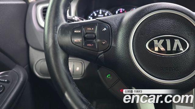 Kia Carens 2018 — photo 23