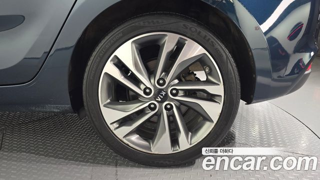 Kia Carens 2018 — photo 7