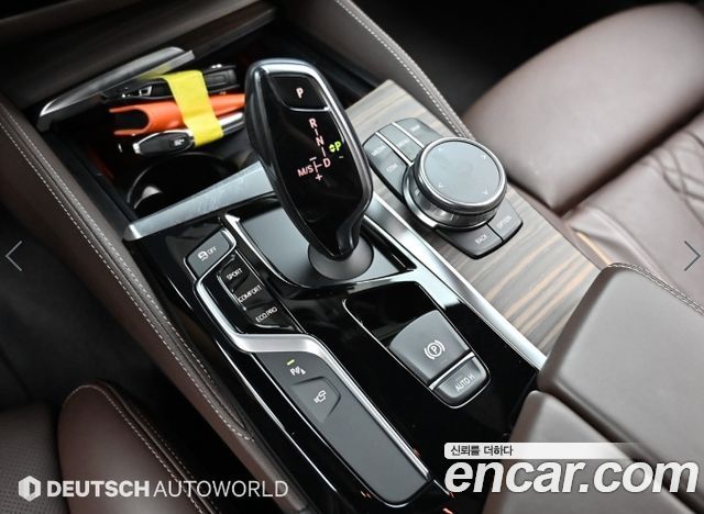 BMW 5-Series 2018 — photo 9