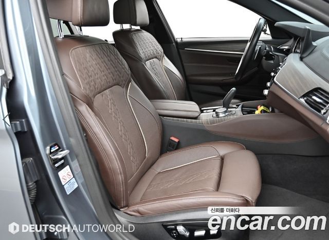BMW 5-Series 2018 — photo 10