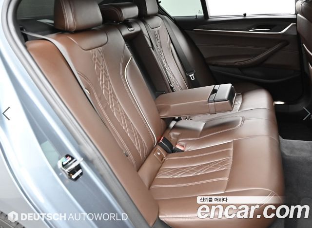 BMW 5-Series 2018 — photo 12