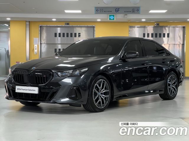 BMW 5-Series 2024 — photo 1