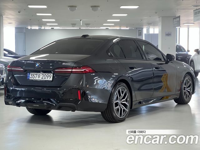 BMW 5-Series 2024 — photo 2