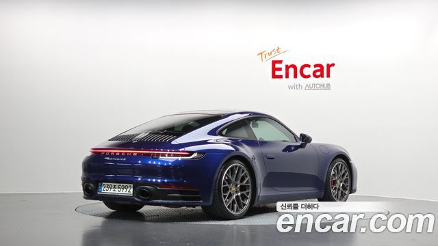 Porsche 911 2021 — photo 2