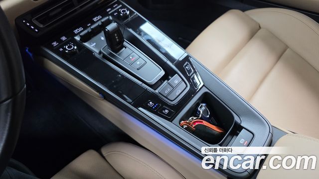 Porsche 911 2021 — photo 12