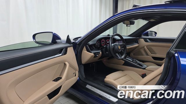Porsche 911 2021 — photo 13