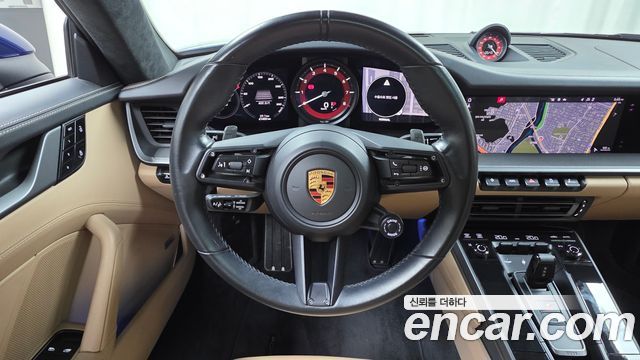 Porsche 911 2021 — photo 18