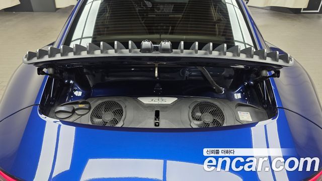 Porsche 911 2021 — photo 21