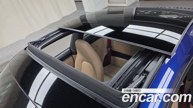 Porsche 911 2021 — photo 26