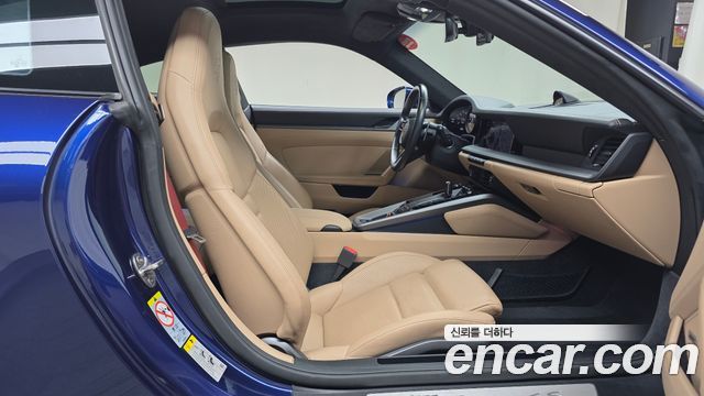 Porsche 911 2021 — photo 16