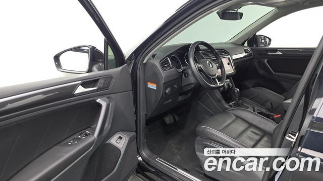 Volkswagen Tiguan 2020 — photo 13