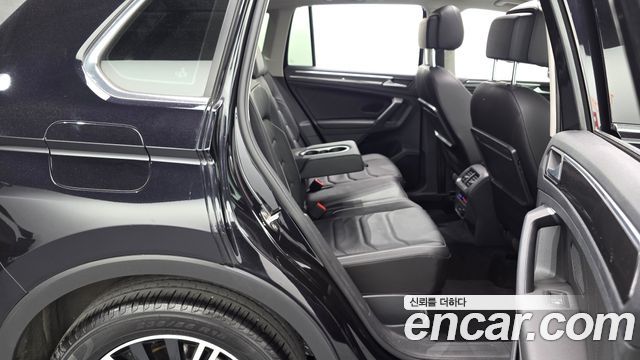 Volkswagen Tiguan 2020 — photo 17