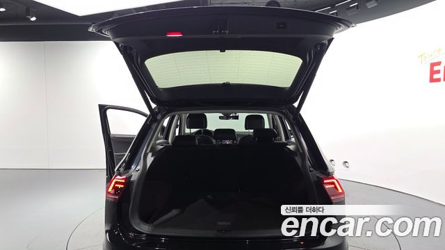 Volkswagen Tiguan 2020 — photo 26