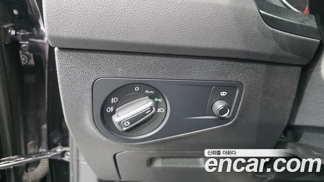Volkswagen Tiguan 2020 — photo 28