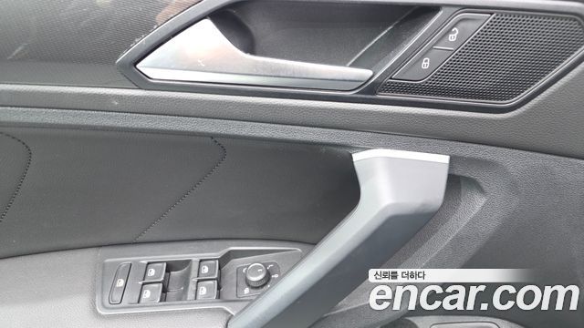 Volkswagen Tiguan 2020 — photo 29