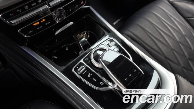 Mercedes-Benz G-Class 2021 — photo 31
