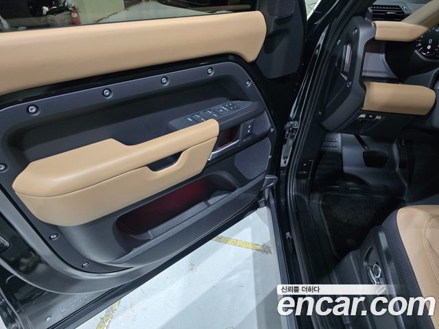 Land Rover Defender 2026 — photo 9