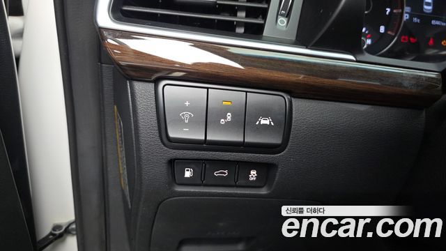 Kia K7 2019 — photo 24