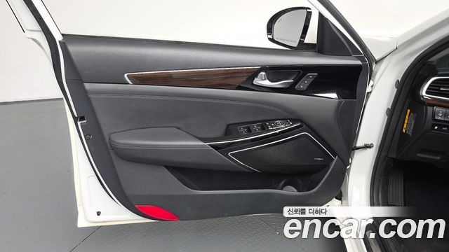 Kia K7 2019 — photo 14