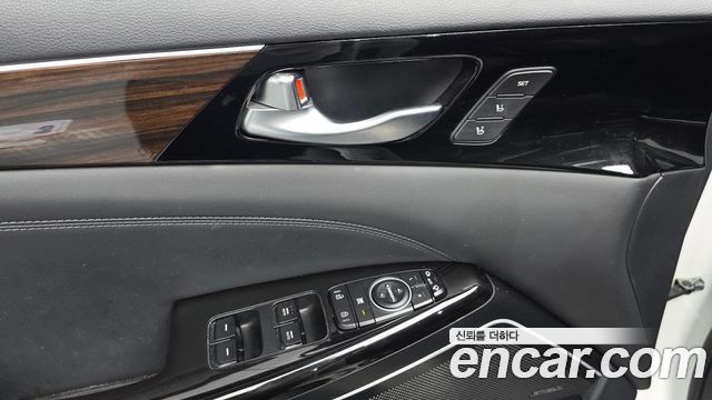 Kia K7 2019 — photo 30