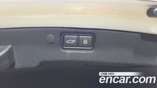 Kia K7 2019 — photo 31