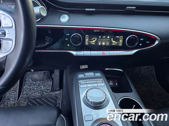 Genesis GV70 2024 — photo 11