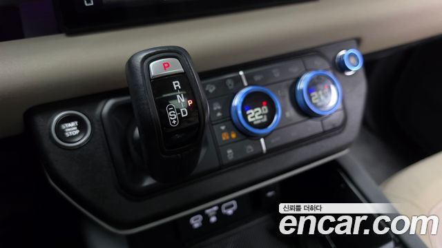 Land Rover Defender 2020 — photo 12
