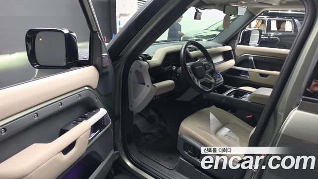 Land Rover Defender 2020 — photo 13