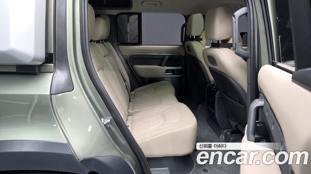 Land Rover Defender 2020 — photo 17