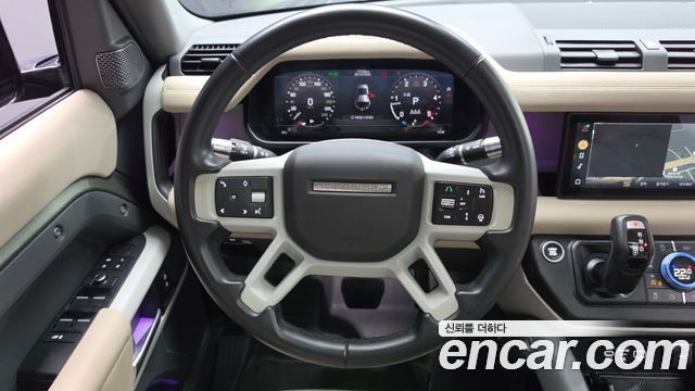 Land Rover Defender 2020 — photo 18
