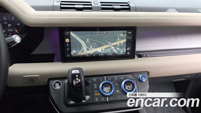 Land Rover Defender 2020 — photo 19