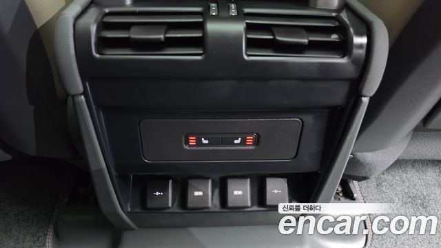 Land Rover Defender 2020 — photo 23