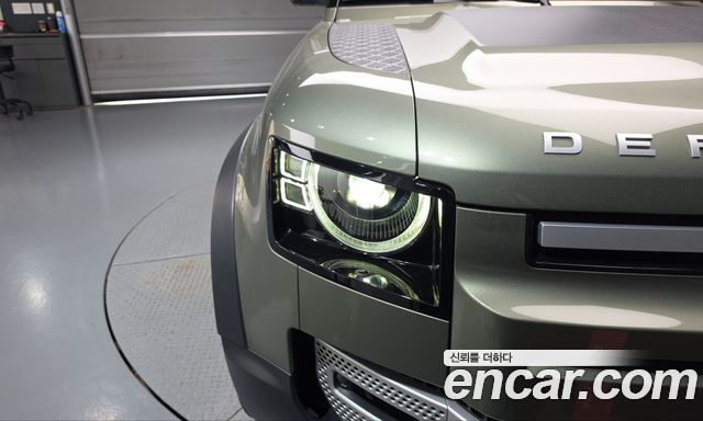Land Rover Defender 2020 — photo 8
