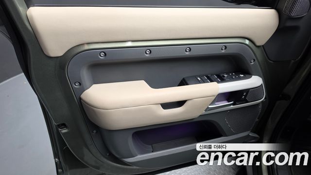 Land Rover Defender 2020 — photo 14