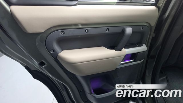 Land Rover Defender 2020 — photo 15