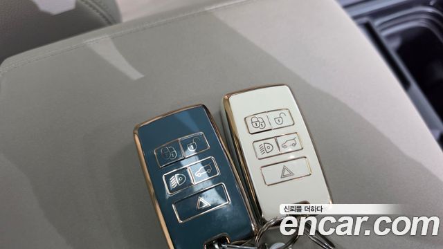 Land Rover Defender 2020 — photo 28