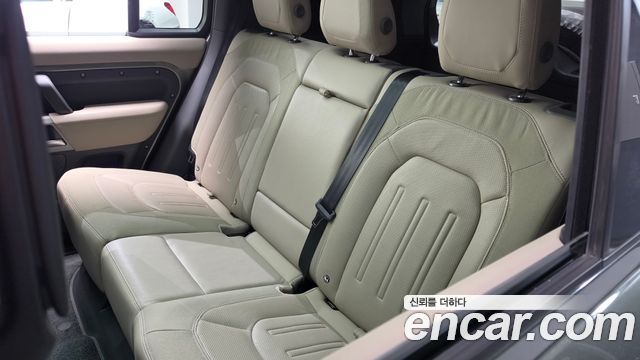 Land Rover Defender 2020 — photo 30