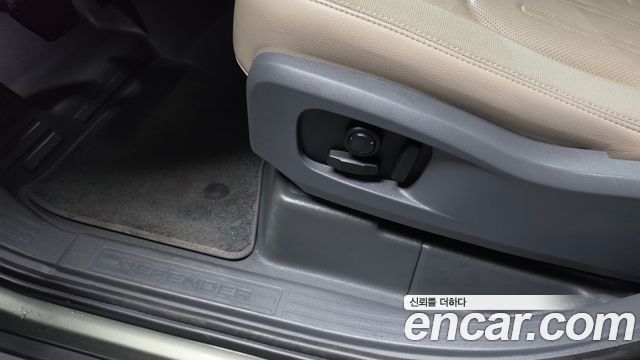 Land Rover Defender 2020 — photo 31