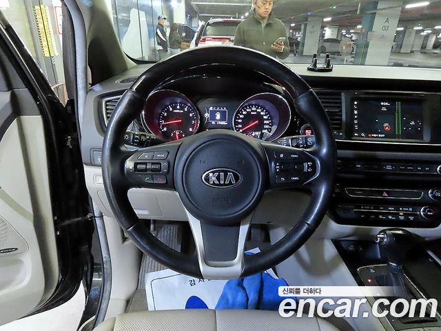 Kia Canival 2016 — photo 8