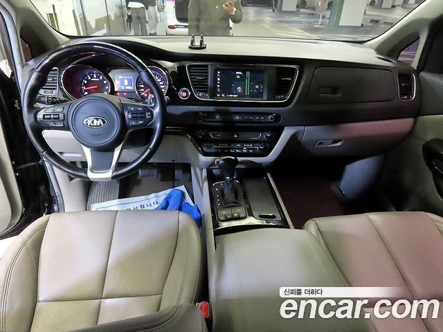 Kia Canival 2016 — photo 10