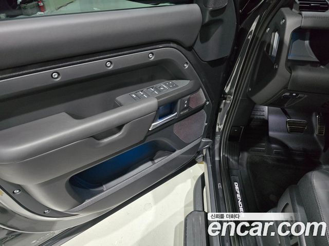 Land Rover Defender 2026 — photo 9